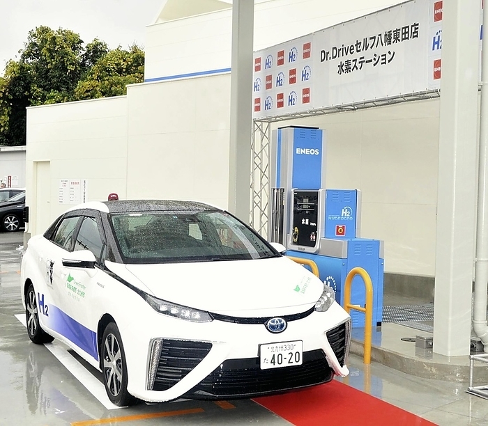 FCV diffusion is hampered by the lack of progress in installing hydrogen STs Hydrogen stations in Kokurakita ku, Kitakyushu City Hydrogen station attached to a gas station  December 10, 2015 and in Yahatahigashi Ward, Kitakyushu City  January 13, 2016 Western Morning Edition 3 Around Kyushu  on page 3   Fuel cell vehicles  FCVs  are said to be the ultimate eco car that emit no exhaust gas. In Kyushu, Fukuoka Prefecture is pioneering the spread of FCVs, but it will take some time before they are widely used throughout Kyushu and Yamaguchi. The Agency for Natural Resources and Energy plans to review the requirements for the installation of hydrogen stations  STs  in February.  The first commercial hydrogen ST in Kyushu and Yamaguchi opened in October 2002 in Kokurakita ku, Kitakyushu City. In November of last year, the prefectural government invested approximately 72 million yen to construct a mobile hydrogen ST next to the entrance to the prefectural government building in Hakata Ward, Fukuoka City. In November of last year, the prefectural government invested approximately 72 million yen to develop a site for a mobile hydrogen ST next to the entrance to the prefectural government building in Hakata Ward, Fukuoka City, so that hydrogen can be filled without having to travel to Kitakyushu City.