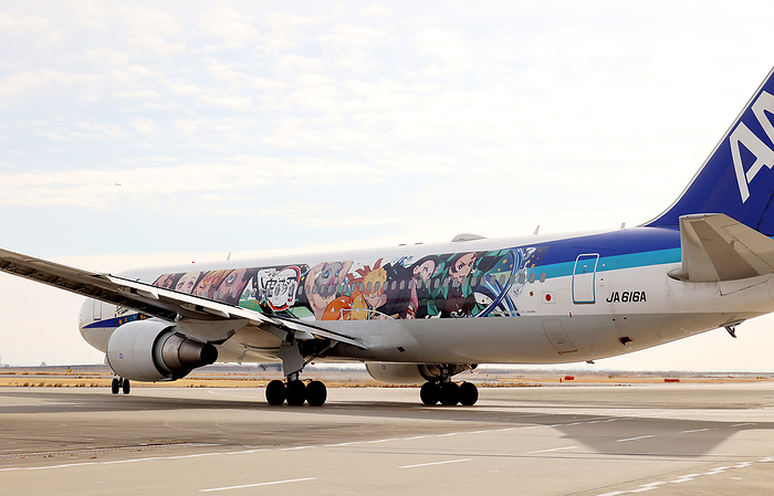 All Nippon Airways displays  Demon Slayer  jet designed with characters of comic of Demon Slayer January 30, 2022, Tokyo, Japan   Japanese largest air carrier All Nippon Airways   ANA  B 767 jet designed with characters of mega hit comics and animation series  Demon Slayer  leaves Tokyo s Haneda airport for a chartered flight on Sunday, January 30, 2022. ANA will start commercial flights of  Demon Slayer  jet on domestic routes from January 31.      Photo by Yoshio Tsunoda AFLO 