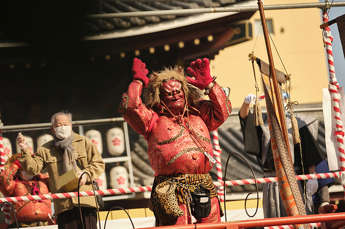 Setsubun Celebrations in Japan FEBRUARY 3, 2022   People throw beans at a man dressed as a demon during Setsubun celebrations at Osu Kannon Temple in Nagoya, Japan. Setsubun is a traditional Japanese holiday marking the start of spring and the driving away of evil spirits and misfortune. Celebrations have been significantly scaled back during an ongoing surge of omicron cases throughout the country.  Photo by Ben Weller AFLO   JAPAN   UHU 