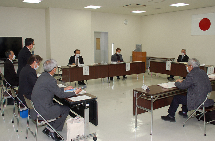 A briefing session for the Federation of Local Authorities in Kita Ward, which raised questions about the possibility of revoking the proposed reorganization of Hamamatsu City s administrative districts. A briefing session for the Kita Ward Federation of Neighborhood Associations at the Kita Ward Office on February 1, 2022, at which questions were raised about the possibility of a complete reversal of the proposed reorganization of Hamamatsu City s administrative districts. Photo: Koichi Fukuzawa, 9:57 a.m., Japan Shizuoka  Hamamatsu City