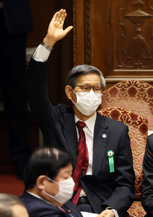 Japanese Prime Minister Fumio daKishi attends Lower House s budget committee session February 7, 2022, Tokyo, Japan   Shigeru Omi, Japan Community Health Care Organization president and a member of the government panel for COVID 19 raises his hand to answer a question at Lower House s budget committee session at the National Diet in Tokyo on Monday, February 7, 2022. Kishida said Japan would have an eye on 1 million booster shots of COVID 19 vaccinations per day in this month.      Photo by Yoshio Tsunoda AFLO  