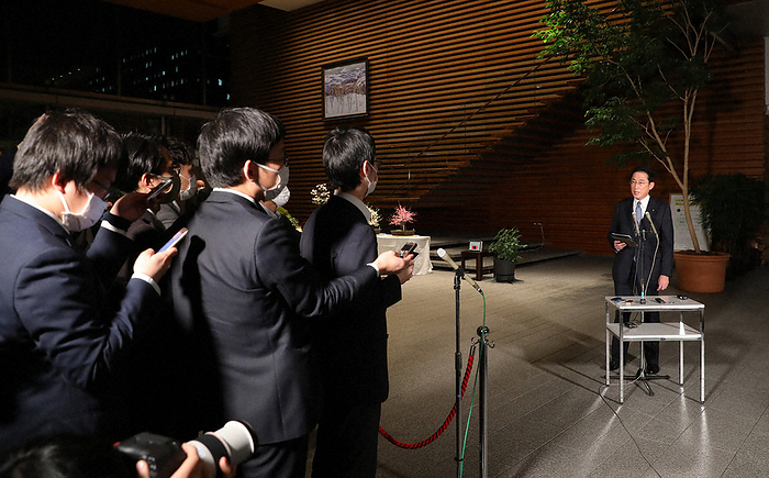 Prime Minister Fumio Kishida  far right  speaks to the press after a telephone conversation with Ukrainian President Zelensky. Prime Minister Fumio Kishida  far right  speaks to the press after a telephone conversation with Ukrainian President Zelensky at the Prime Minister s Office, February 2022. Photo by Naoaki Hasegawa, 7:41 p.m., May 15