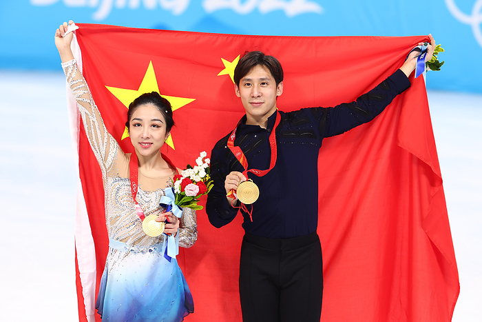 2022 Beijing Olympics Figure Pairs Award Ceremony Sui Wenjing   Han Cong  CHN , FEBRUARY 19, 2022   Figure Skating :  Team Pairs Medal ceremony during the Beijing 2022 Olympic Winter Games at Capital Indoor Stadium in Beijing, China.   Photo by Yohei Osada AFLO SPORT 