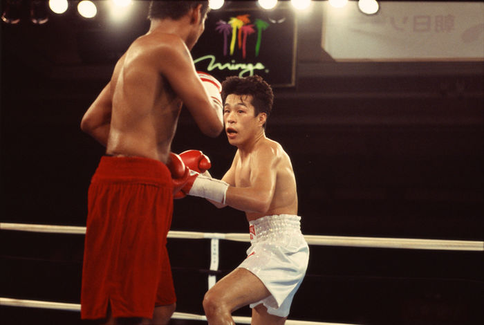 Joichiro Tatsuyoshi (JPN),
NOVEMBER 25, 1995 - Boxing : Joichiro Tatsuyoshi (R) of Japan in action against Geronimo Cardoz (L) of Mexico during the Bantamweight match at Mirage Hotel in Las Vegas, USA.
(Photo by Mikio Nakai/AFLO) [0046].
