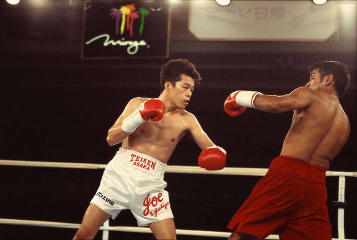 Joichiro Tatsuyoshi (JPN),
NOVEMBER 25, 1995 - Boxing : Joichiro Tatsuyoshi (L) of Japan in action against Geronimo Cardoz (R) of Mexico during the Bantamweight match at Mirage Hotel in Las Vegas, USA.
(Photo by Mikio Nakai/AFLO) [0046].