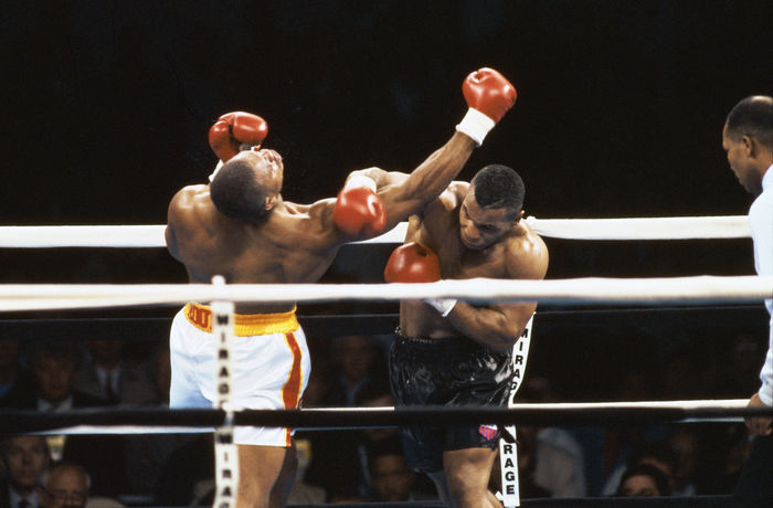 Mike Tyson (USA),
1991 - Boxing : Mike Tyson (R) in action against Donovan Ruddock (L) of Canada during the Heavyweight match in Las Vegas, USA.
(Photo by Mikio Nakai/AFLO) [0046]