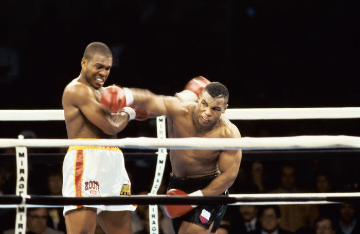 Mike Tyson (USA),
1991 - Boxing : Mike Tyson (R) in action against Donovan Ruddock (L) of Canada during the Heavyweight match in Las Vegas, USA.
(Photo by Mikio Nakai/AFLO) [0046]