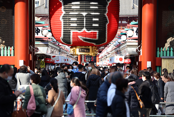 People visit Tokyo s Asakusa and Ginza district amid outbreak of the new coronavirus February 23, 2022, Tokyo, Japan   People stroll at the Nakamise shopping street, approach to the Sensoji temple in Tokyo s Asakusa district amid outbreak of the Omicron variant of the new coronavirus on Wednesday, February 23, 2022. 14,567 people were infected with the new coronavirus in Tokyo on February 23.       Photo by Yoshio Tsunoda AFLO 