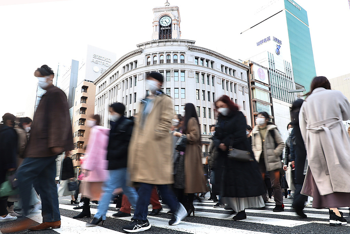 People visit Tokyo s Asakusa and Ginza district amid outbreak of the new coronavirus February 23, 2022, Tokyo, Japan   People cross a road at Tokyo s Ginza fashion district amid outbreak of the Omicron variant of the new coronavirus on Wednesday, February 23, 2022. 14,567 people were infected with the new coronavirus in Tokyo on February 23.       Photo by Yoshio Tsunoda AFLO 