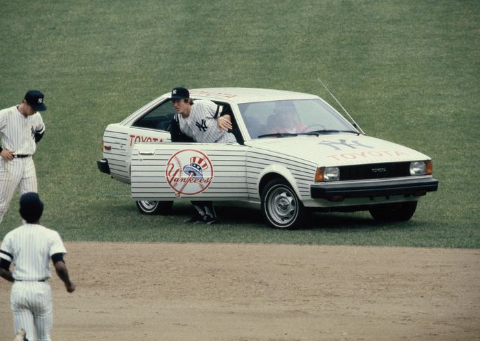UNDATED - MLB : A relief pitcher arrives on the car during the game.
(Photo by Yoji Hoshijima/AFLO) [0228]