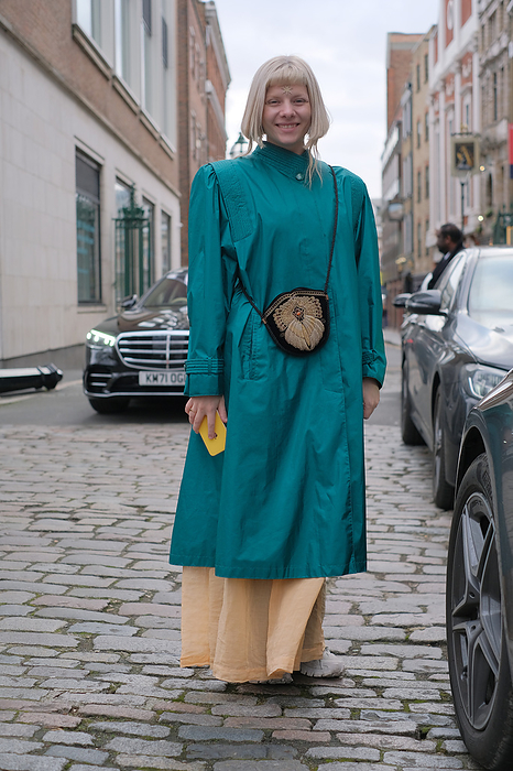 Fall Winter 2022 23 London Street Snapshot Street style on day 4 of London Fashion Week on Monday 21st February 2022. Stylish individuals are seen arriving to their shows or presentations.