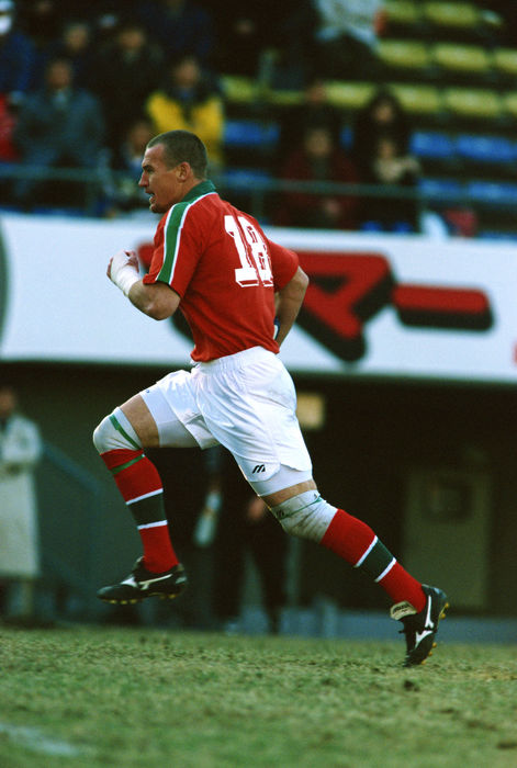 John Kirwan (NEC), John Kirwan (NEC)
JANUARY 10, 1999 - Rugby : John Kirwan of NEC runs with the ball during the 51st All Japan Workers' Rugby Championship match between NEC and Toyota in Japan.
(Photo by AFLO) [0633].