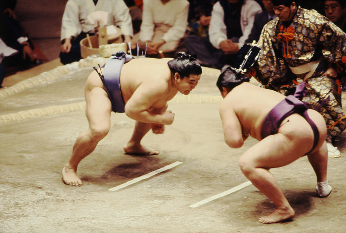 Wakanohana (Futagoyama), Ozaki Wakanohana (L)
JANUARY 11, 1995 - Sumo : Ozaki Wakanohana (L) in action against Hamanoshima (R) during the Grand Sumo Championship Beginning Series at Ryogoku Kokugikan (Photo by Shinichi Yamada/ABC)
(Photo by Shinichi Yamada/AFLO) [0348].