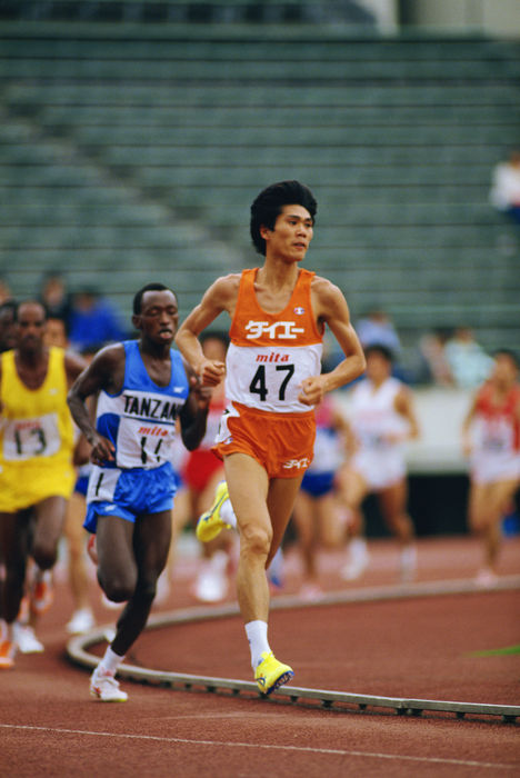 Takeyuki Nakayama (Daiei)
MAY 11, 1986 - Athletics : Takeyuki Nakayama #47 competes with Juma Ikangaa #11 of Tanzania during the Men's 10,000m at the Sponichi Athletics in Japan.
(Photo by Shinichi Yamada/AFLO) [0348].