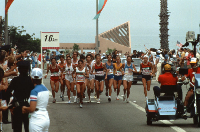 1984 Los Angeles Olympics Women s Marathon, AUGUST 5, 1984   Marathon : A general view during the Women s Marathon at 16km point at the 1984 Los Angeles Olympic Games in Los Angeles, California, USA.   Photo by Shinichi Yamada AFLO   0348 