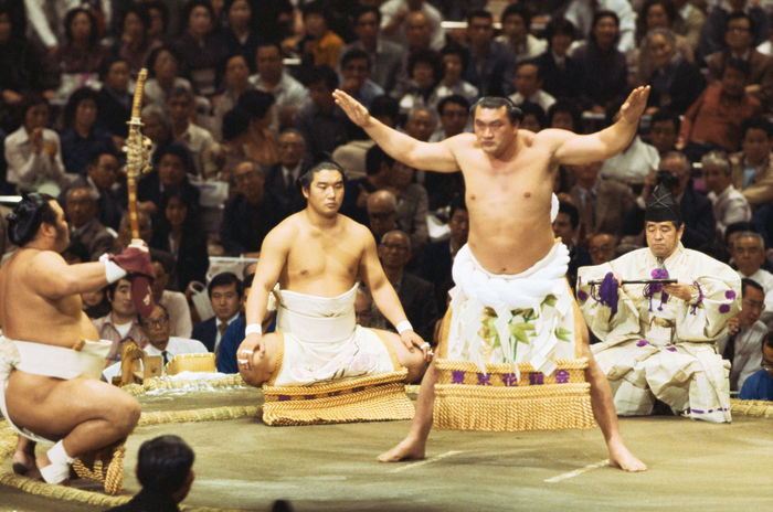 Wajima,
MAY 8, 1979 - Sumo : Yokozuna Wajima demonstrates a ceremonial performance to enter the ring, Dohyo-iri, before the start of competition during the Grand Sumo Championship Summer Series at Kuramae Kokugikan in Tokyo, Japan.
(Photo by Shinichi Yamada/AFLO) [0348].