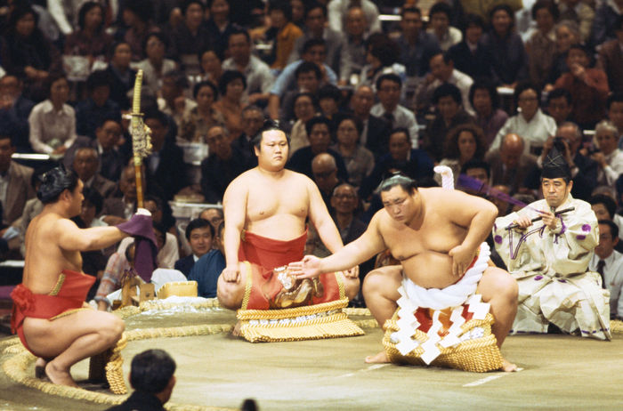 Kita-no-ko/Kitanoumi,
MAY 8, 1979 - Sumo : Yokozuna Kitanoumi demonstrates a ceremonial performance to enter the ring, Dohyo-iri, before the start of competition during the Grand Sumo Championship Summer Series at Kuramae Kokugikan in Tokyo, Japan.
(Photo by Shinichi Yamada/AFLO) [0348].