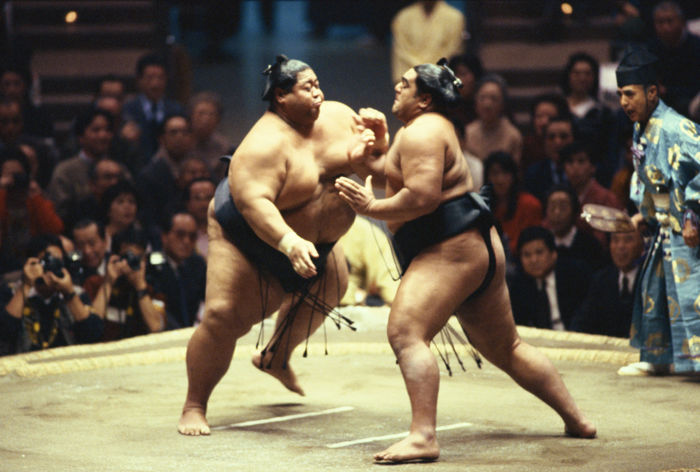 Konishiki vs Musashimaru, Ozeki Konishiki vs Musashimaru
JANUARY 14, 1992 - Sumo : Ozeki Konishiki (L) and Musashimaru (R) in action during the Grand Sumo Championship Beginning Series at Ryogoku Kokugikan in Tokyo, Japan.
(Photo by Shinichi Yamada/AFLO) [0348].