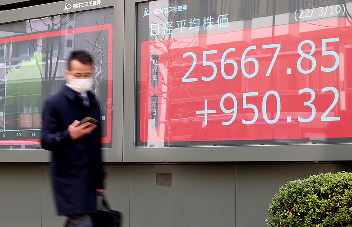 Japan s share prices rose 950.32 yen at the Tokyo Stock Exchange March 10, 2022, Tokyo, Japan   A pedestrian passes before a share prices board in Tokyo on Thursday, March 10, 2022. Japan s share prices rose 950.32 yen to close at 25,667.85 yen at the morning session of the Tokyo Stock Exchange.     Photo by Yoshio Tsunoda AFLO 