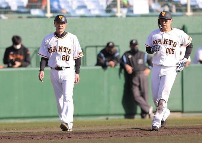 2022 Professional Baseball Spring Camp Giants Red and White Game. Shinnosuke Abe  left , chief operations and defense coach for the first team, served as third base coach. Photo taken February 11, 2022, at Miyazaki Sports Park.