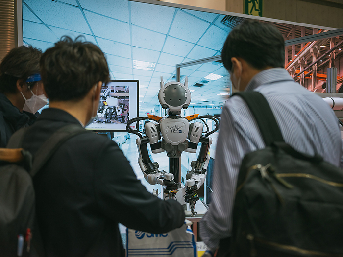 Tokyo, International Robot Exhibition 2022 Visitors look at am humanoid robot called   Fillie    made by Kawada Robotics Co  during the International Robot Exhibition 2022 on March 10, 2022 in Tokyo, Japan. March 10, 2022  Photo by Nicolas Datiche AFLO   JAPAN 