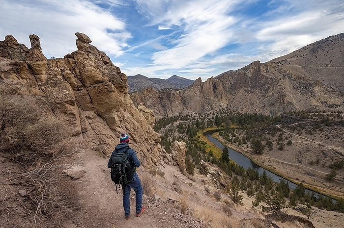 America Young man on hiking trail, looking into the distance, view of the course of the Crooked River, canyon with rock formations, Smith Rock State Park, Oregon, USA, North America, Photo by Mara Brandl
