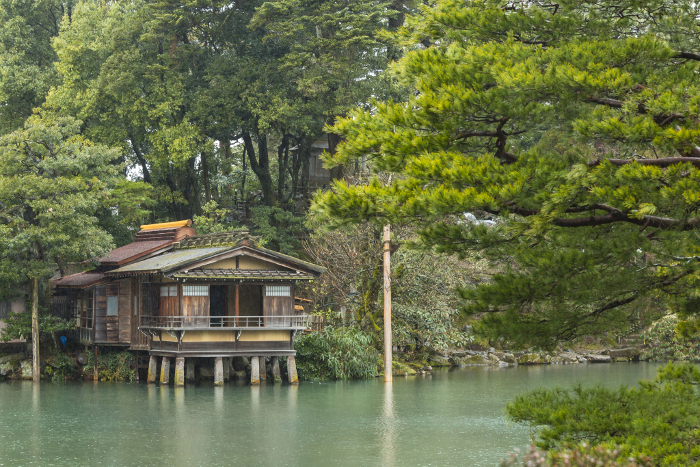 Uchibashi Pavilion at Kasumigaike Pond in Kenrokuen Garden, Kanazawa City, Ishikawa Prefecture, Japan