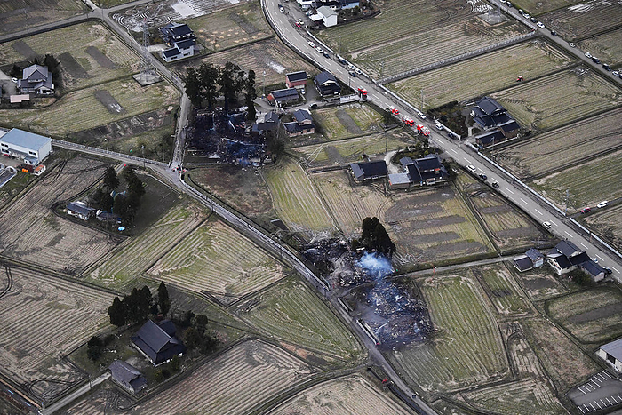 Houses that were hit by strong winds, which caused the fire to spread one after another. Houses in Oyabe City, Toyama Prefecture, were hit by strong winds, which spread the fire one after another in the afternoon of March 26, 2022. Photo taken by Nobushi Kako at 4:50 a.m. from the head office helicopter.