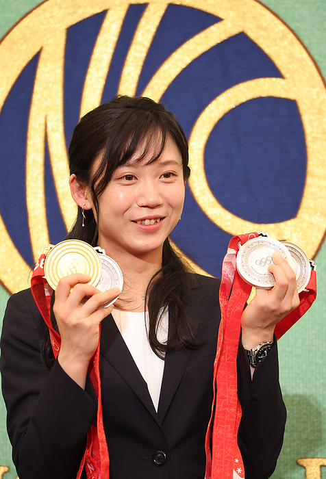 Beijing Olympics gold and silver medalist Miho Takagi of women s speed skate holds a press conference April 5, 2022, Tokyo, Japan   Japanese female speed skater Miho Takagi displays her gold and silver medals of the Beijing Winter Olympics at a press conference at the Japan National Press Club in Tokyo on Tuesday, April 5, 2022. Takagi won the one gold and three silvers at the Beijing Games and she won the medal of each color in the PyeongChang Winter Games in 2018.     Photo by Yoshio Tsunoda AFLO 