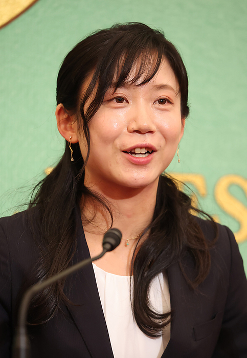 Beijing Olympics gold and silver medalist Miho Takagi of women s speed skate holds a press conference April 5, 2022, Tokyo, Japan   Japanese female speed skater Miho Takagi who won the gold and silver medals at the Beijing Winter Olympics speaks at the Japan National Press Club in Tokyo on Tuesday, April 5, 2022. Takagi won the one gold and three silvers at the Beijing Games and she won the medal of each color in the PyeongChang Winter Games in 2018.     Photo by Yoshio Tsunoda AFLO 