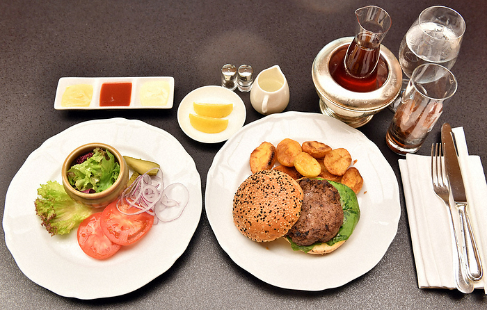 The 80th Meijin Tournament Game 1 Japanese beef hamburger  for lunch by Shintaro Saito 8 dan on the 1st day of the 80th Meijin Tournament Round 1 at Hotel Chinzan so Tokyo in Bunkyo ku, Tokyo 2 On the morning of April 6, 022, photo by Kaho Kitayama