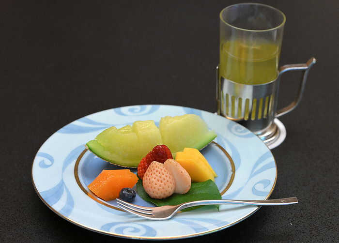 The 80th Meijin Tournament Game 1 Assorted fruits ordered by challenger Shintaro Saito 8 dan for his afternoon snack at Hotel Chinzanso Tokyo in Bunkyo ku, Tokyo, April 6, 2022.  Photo by Toshiki Miyama at 2:50 p.m. on April 6, 2022 