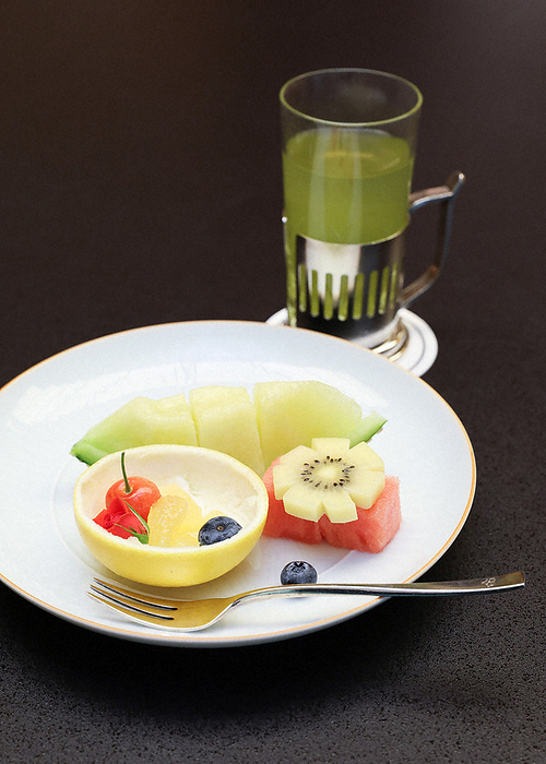 The 80th Meijin Tournament Game 1 The second day of the first round of the 80th Meijin Tournament. Shintaro Saito 8dan s morning snack,  Assorted Fruits , at Hotel Chinzanso Tokyo in Bunkyo ku, Tokyo, on the morning of April 7, 2022. 9:56 a.m., photo by Kota Yoshida