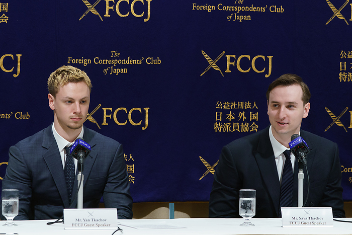 March, 31, 2022. Tokyo, Japan Ukrainian YouTubers attends a press conference in Tokyo, JApan. Ukraine s YouTubers Sava Tkachov, right, and his young brother Yan Tkachov attend a press conference at the Foreign Correspondents  Club of Japan in Tokyo, Japan on March, 31, 2022.  Photo Motoo Naka AFLO 