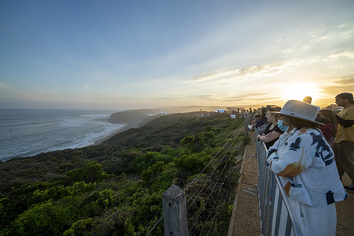 Bell s Beach BELLS BEACH, AUS 16 APRIL 2022: Spectators stayed fom dawn until dusk enjoying the perfect conditions at the WSL Rip Curl Pro Bells Beach. 