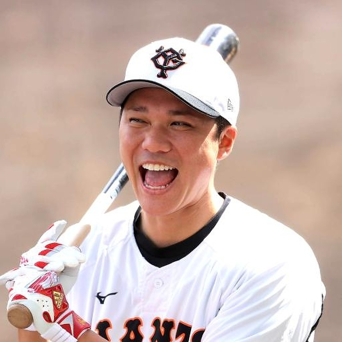 2022 Professional baseball Hayato Sakamoto smiles. Photo taken April 13, 2022 at Okinawa Cellular Stadium Naha.