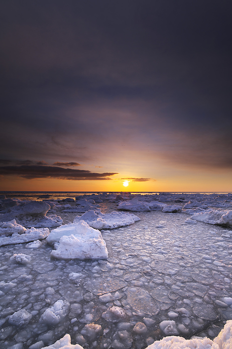 Drift ice and sunrise on Notsuke Peninsula, Hokkaido  6 C