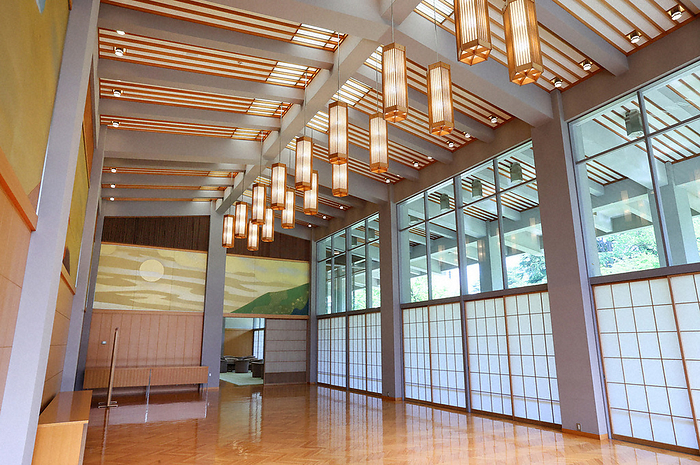 The Sento Palace, the new residence of the Emperor and Empress, is opened to the press. The  Sun and Moon Room  of the Sento Palace, which was opened to the public, in Minato Ward, Tokyo, on the afternoon of April 25, 2022. 2:27 p.m.  representative photo 