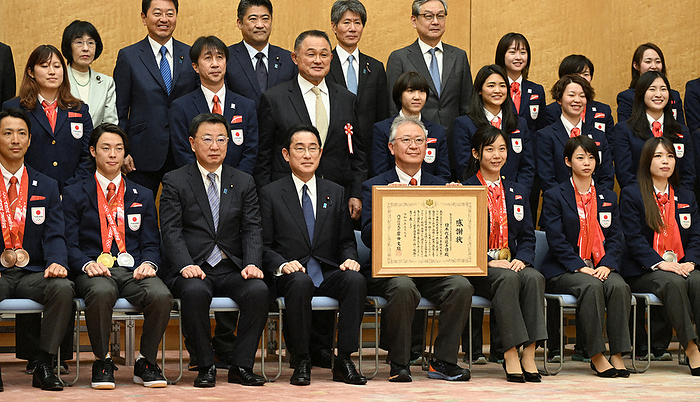 2022 Beijing Olympics and Paralympics Certificate of Appreciation Ceremony by the Prime Minister Prime Minister Fumio Kishida  front row, center  poses for a commemorative photo with athletes from Japan s Beijing Winter Olympics team at the Prime Minister s Certificate of Appreciation ceremony. Second from left is Ryoyu Kobayashi. The sixth from left is Miho Takagi. 22 minutes, photo by Mikiharu Takeuchi