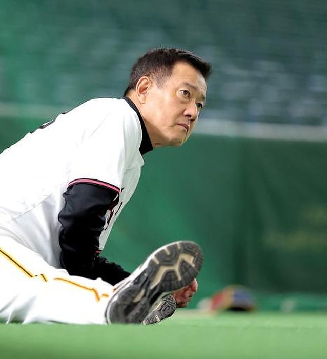 2022 Professional baseball Giants manager Tatsunori Hara stretches. Taken at Tokyo Dome on May 8, 2022.