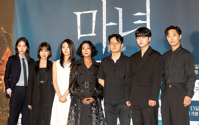 Press conference for new South Korean movie  The Witch: Part 2. The Other One  in Seoul  L R  Seo Eun Soo, Park Eun Bin, Shin Si Ah, Jo Min Su, Park Hoon Jung, Sung Yoo Bin and Jin Goo, May 24, 2022 : A South Korean film director and screenwriter Park Hoon Jung  3rd R  poses with cast members at a press conference for their upcoming Korean movie  The Witch: Part 2. The Other One  in Seoul, South Korea. The new movie is mystery, action horror film.  Photo by Lee Jae Won AFLO   SOUTH KOREA 