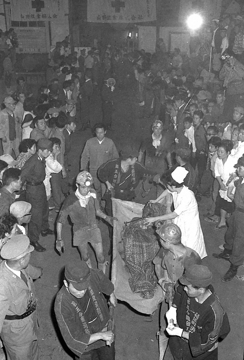 Gas Explosion at Fukuoka Prefecture s Yamano Mine Kills 237, Including Subcontractors, Following Mitsui Miike Mine Explosion in 1938 Second largest coal mine disaster in the postwar period Gas Explosion at Yamano Mine, Fukuoka Prefecture, Killing 237 Workers, Including Subcontractors, Following Mitsui Miike Mine Explosion in 1938 The second coal mine disaster after the war   1965  Showa 40  June 1, 1965, photo by a member of the Photo Department  Published in 100 Million People s History of the Showa Era, p. 238 