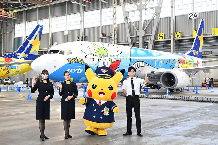 Skymark unveils 2nd Pikachu Jet Skymark pilot and flight attendants unveil the 2nd  Pikachu Jet BC   Boeing 737 800, JA73NG  with Pikachu  center  in a hangar at Haneda Airport, on May 30, 2022. PHOTO: Tadayuki YOSHIKAWA Aviation Wire