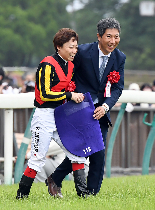 2022 Yasuda Kinen  G1  Songline wins June 5, 2022, Tokyo Racecourse 11R, The 72nd Yasuda Kinen  Turf, 1600m, G1   Turf, 1600m, G1    Right  Toru Hayashi, trainer of Songline, a graduate of Tokyo University who won his first G1 race, and  left  Kenichi Ikezoe, jockey who won the Yasuda Kinen with Songline for the first time in two years.  First place finisher, No. 13 Songline  Kenichi Ikezoe, Toru Hayashi Stable, Mipura   2nd, No. 9 Schnellmeister  ridden by Christophe Lemaire, Mihisa Tezuka Stable, Miho   3rd, No. 3 Salios  Damian Lane, Mipura, Hori Nobuyuki Stable 