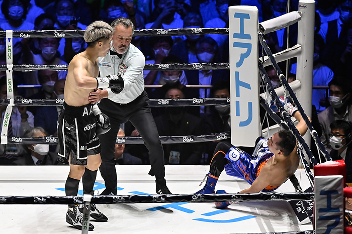 Naoya  Monster  Inoue v Nonito Donaire 2 Naoya Inoue  black gloves  of Japan and Nonito Donaire  blue gloves  of the Philippines compete during their bantamweight title unification boxing  Photo by Hiroaki Finito Yamaguchi AFLO  Naoya Inoue takes the match deciding down.