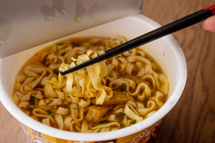 Udon noodles in a curry cup
