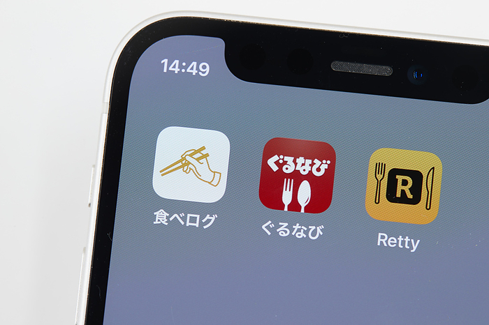smartphone app The logos of mobile apps Tabelog, Gurunavi, and Retty, are displayed on a screen in Tokyo, Japan, June 23, 2022.  Photo by AFLO 