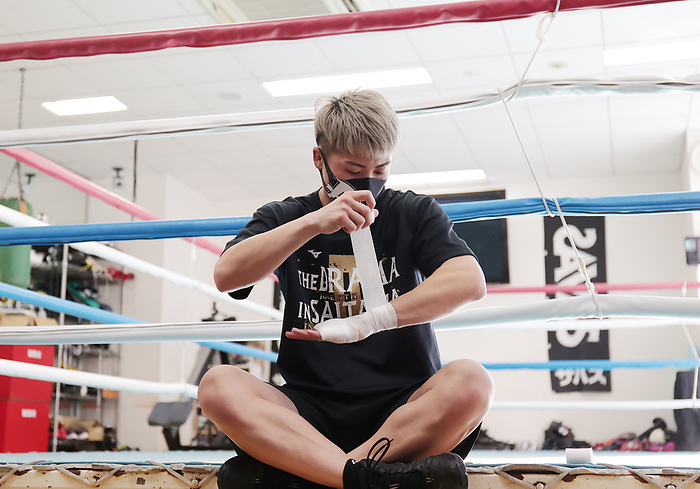 Naoya Inoue Open Practice Naoya Inoue rolls up his bandage during a public practice session on June 28, 2022 date 20220628 place Ohashi Boxing Gym