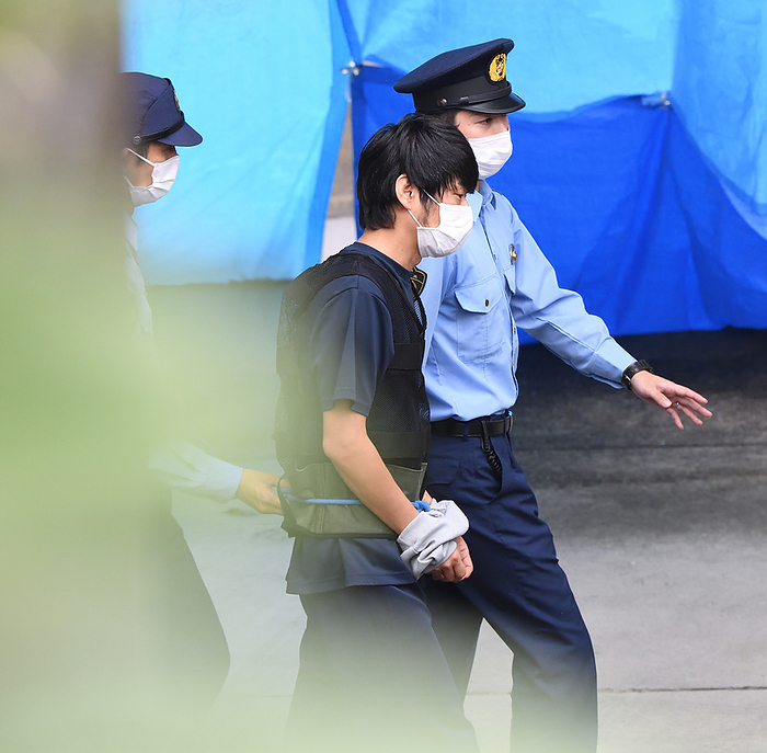 Former Prime Minister Abe shot and killed  Yamagami suspect sent to prison  Related to the murder of former Prime Minister Shinzo Abe   Use caution  Handcuffs   waist rope are in the picture.