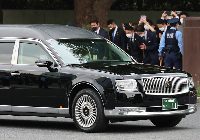 A hearse carrying body of former Prime Minister Shinzo Abe passes the prime minister s official residence after the funeral ceremony July 12, 2022, Tokyo, Japan   A hearse carrying body of former Japanese Prime Minister Shinzo Abe passes prime minister s official residence in Tokyo after the funeral ceremony while police officers bow their heads and salute on Tuesday, July 12, 2022. Abe was shot dead at a stamping tour in western Japan for the Upper House election on July 8.       Photo by Yoshio Tsunoda AFLO 